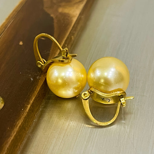 BG Signature Pearl Earrings (South Sea Type)