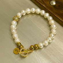 Load image into Gallery viewer, Pop of Gold Pearl Bracelet