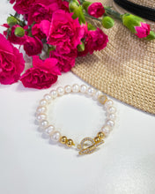 Load image into Gallery viewer, Pop of Gold Pearl Bracelet