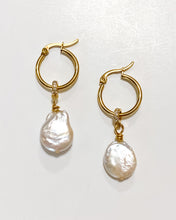 Load image into Gallery viewer, Coin Pearl Hoop Earrings