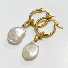 Load image into Gallery viewer, Coin Pearl Hoop Earrings