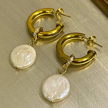 Load image into Gallery viewer, Coin Pearl Huggie Earrings