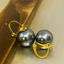 Load image into Gallery viewer, BG Signature Pearl Earrings (Tahitian Type)