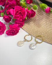 Load image into Gallery viewer, Coin Pearl Hoop Earrings