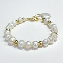 Load image into Gallery viewer, Freshwater Cultured Pearl Gold Bracelet