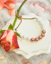 Load image into Gallery viewer, Pearl &amp; Rose Gold Bracelet