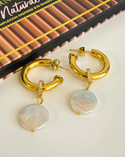 Load image into Gallery viewer, Coin Pearl Huggie Earrings